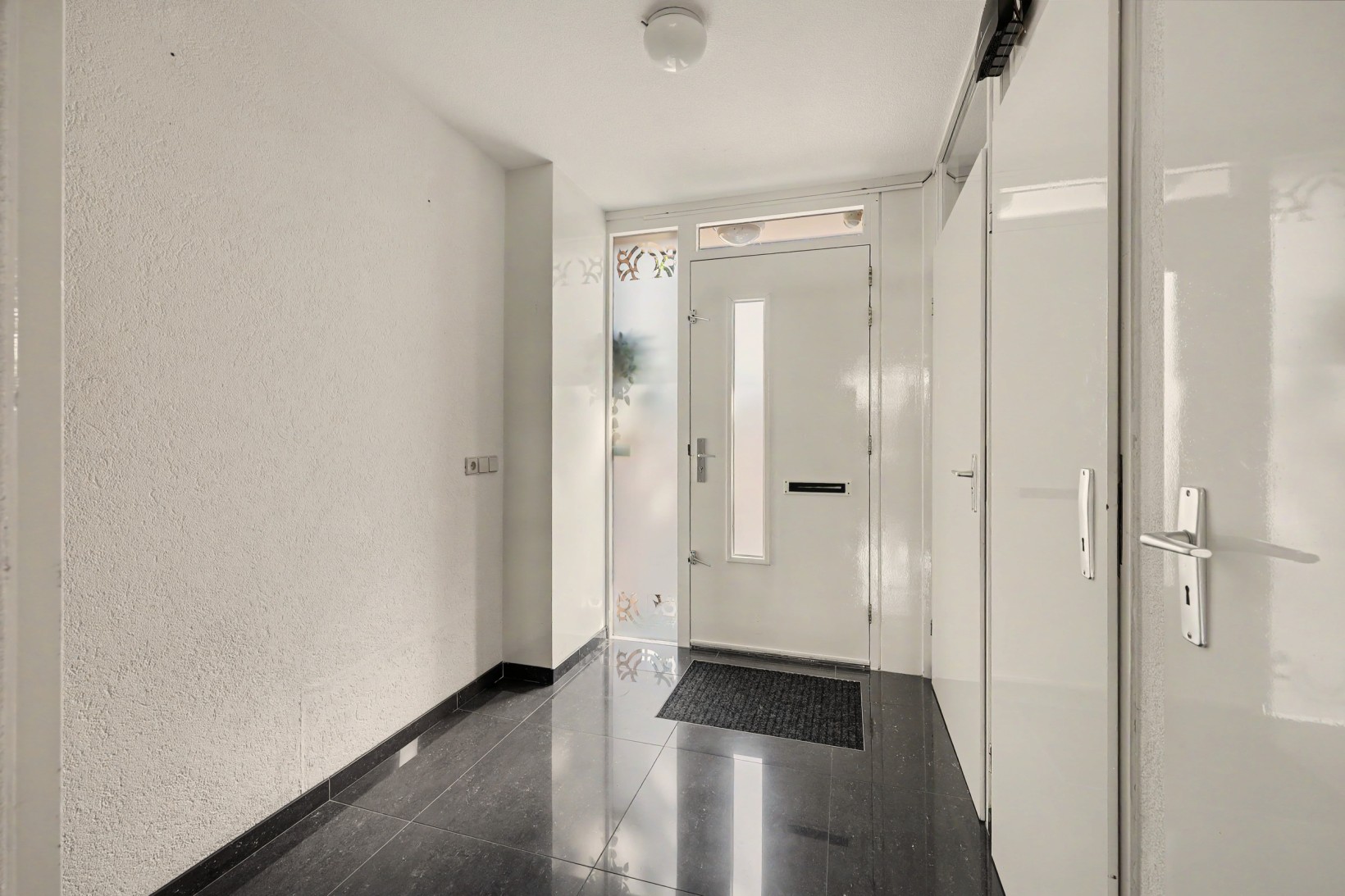 Tussenwoning te koop: Zaanstraat 10, Arnhem