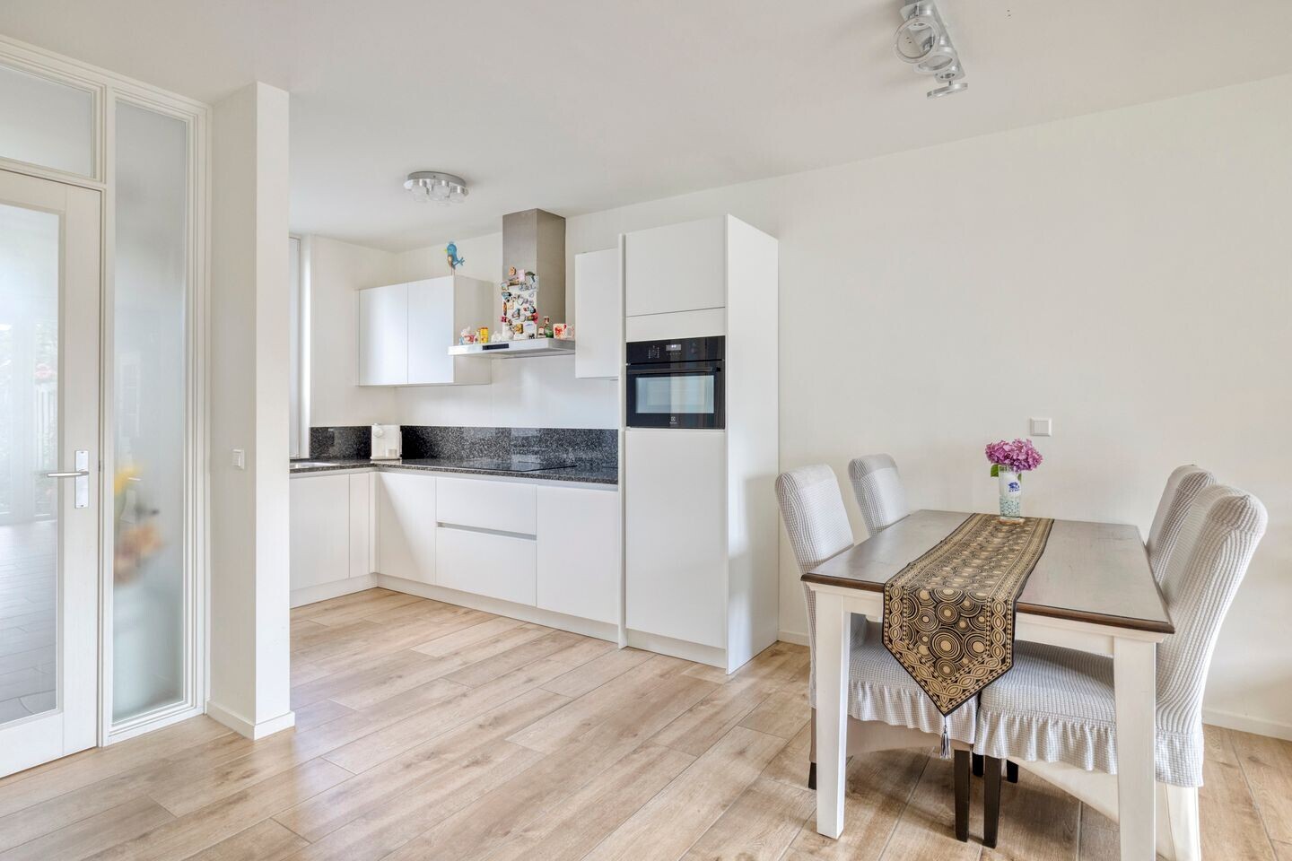 Tussenwoning te koop: De Houtmanstraat 9, Arnhem
