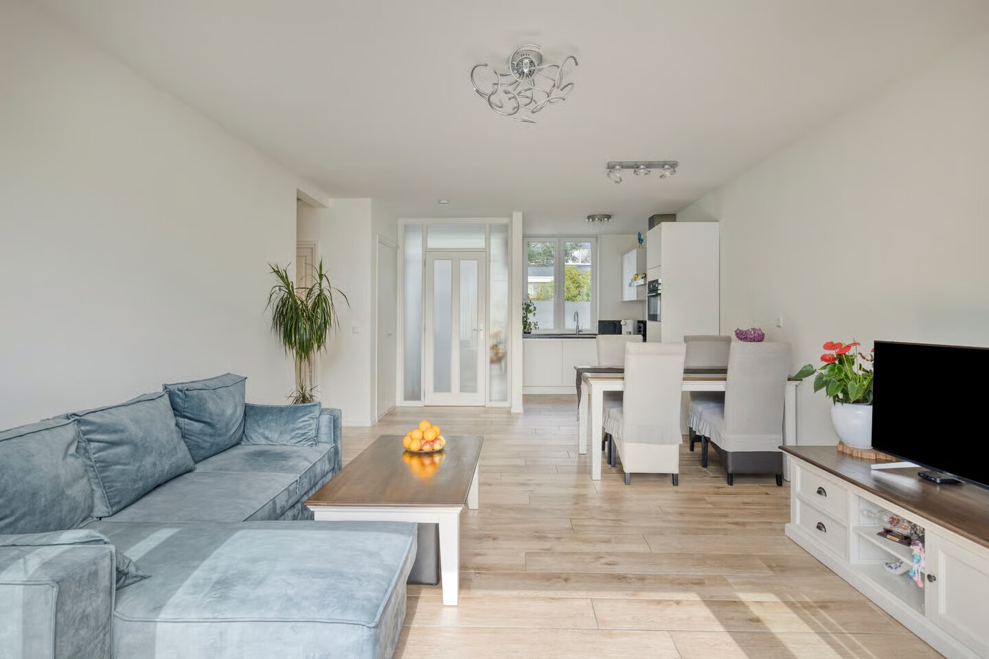 Tussenwoning te koop: De Houtmanstraat 9, Arnhem