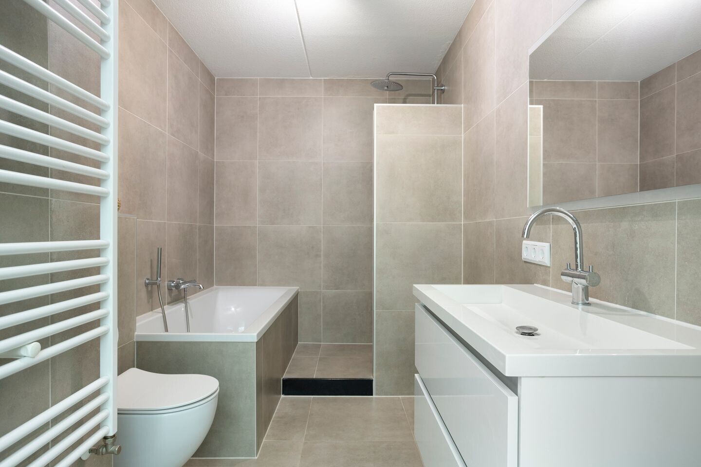 Tussenwoning te koop: Broekstraat 219, Arnhem