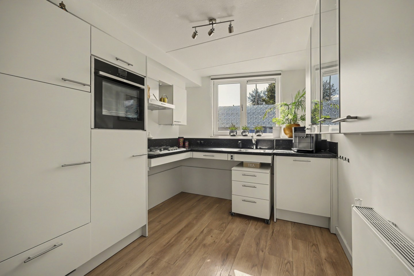 Tussenwoning te koop: Mr J.M. de Kempenaersingel 25, Arnhem