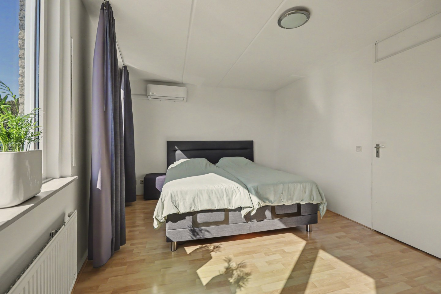 Tussenwoning te koop: Mr J.M. de Kempenaersingel 25, Arnhem