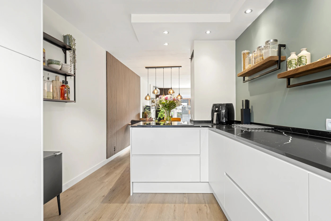 Tussenwoning te koop: Robert de Vriesstraat 20, Arnhem
