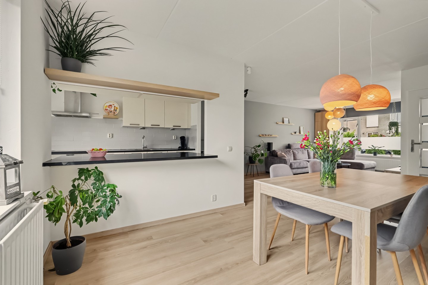 Tussenwoning te koop: Belle van Zuylenstraat 37, Arnhem