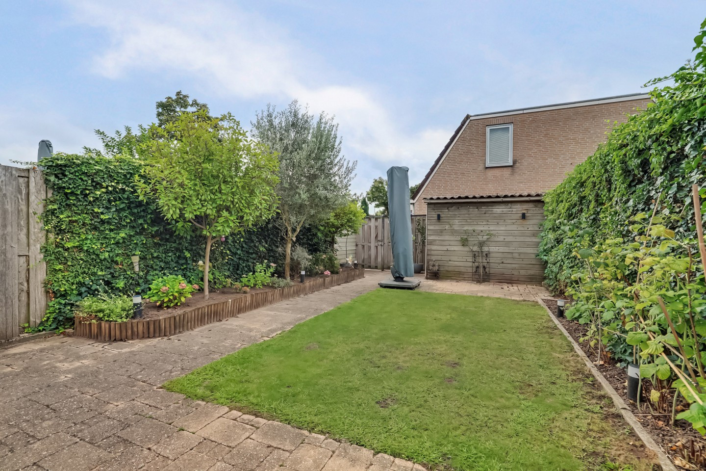Tussenwoning te koop: Belle van Zuylenstraat 37, Arnhem