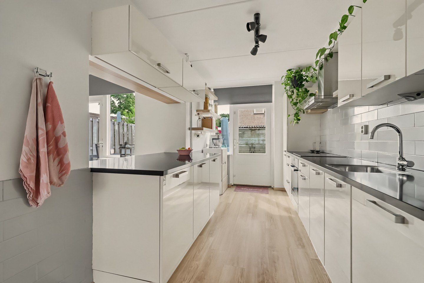 Tussenwoning te koop: Belle van Zuylenstraat 37, Arnhem