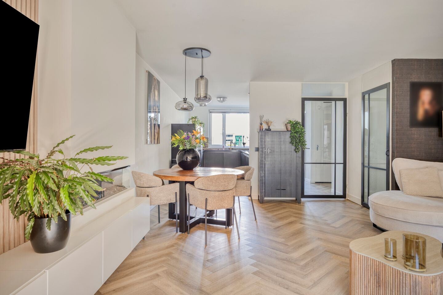 Tussenwoning te koop: Simon Carmiggelthof 10, Arnhem