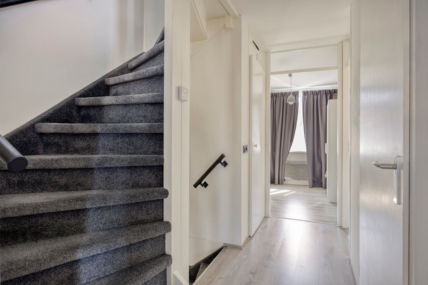 Tussenwoning te koop: Simon Carmiggelthof 10, Arnhem