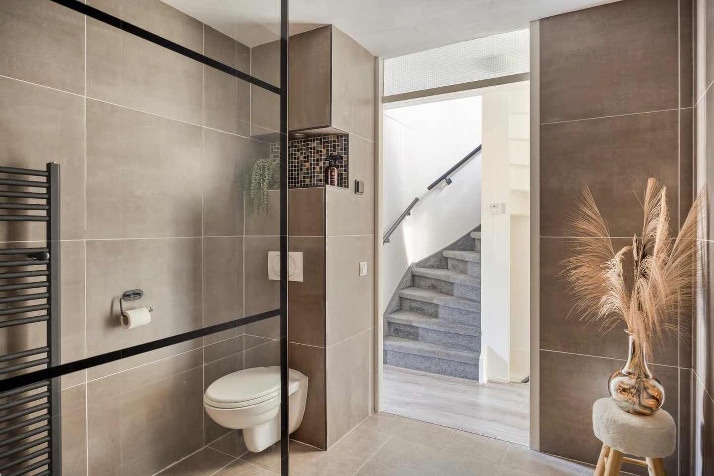 Tussenwoning te koop: Simon Carmiggelthof 10, Arnhem
