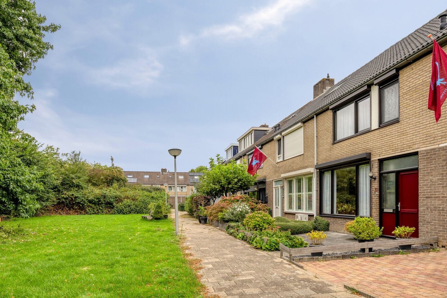 Tussenwoning te koop: Reeuwijkplaats 13, Arnhem