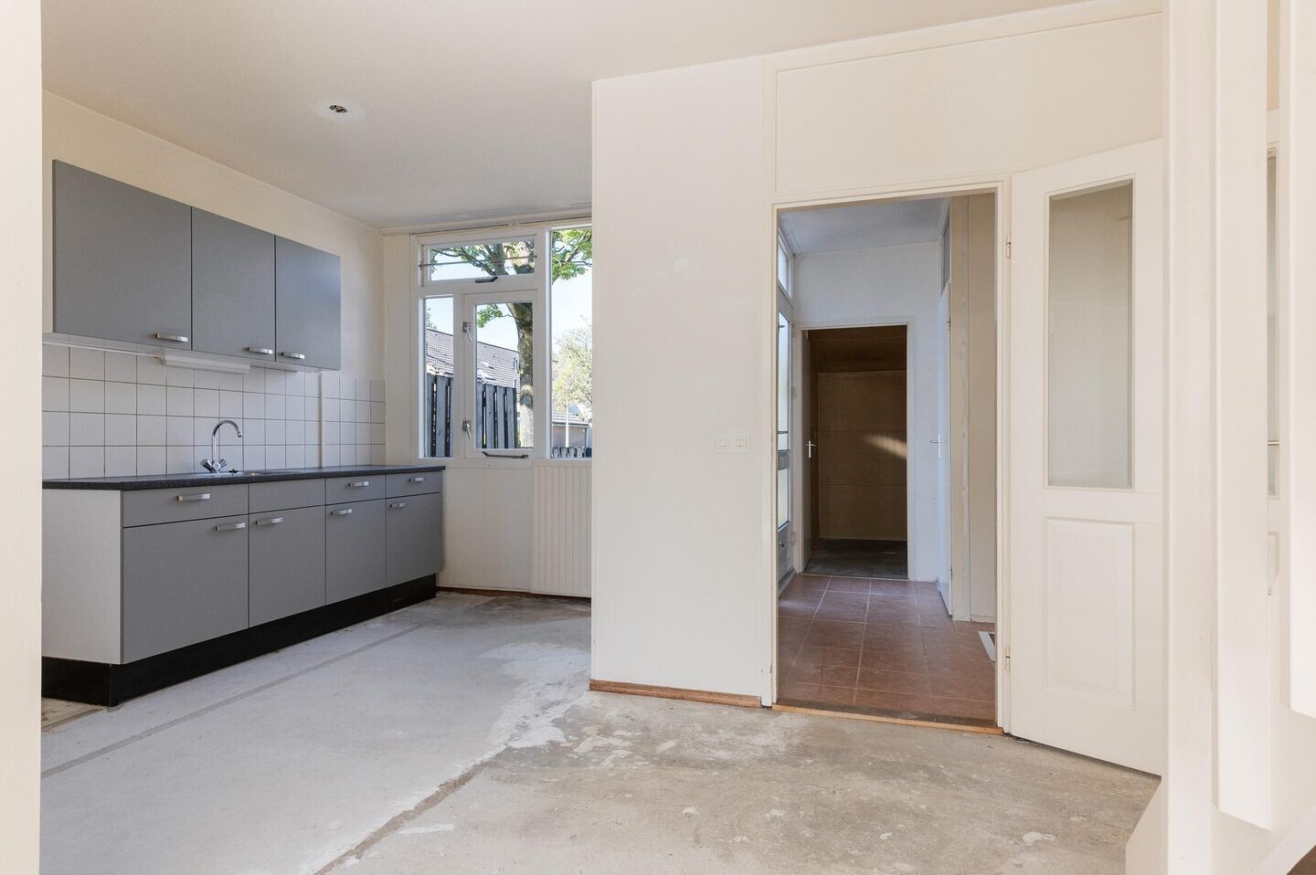 Tussenwoning te koop: Helmondstraat 73, Arnhem