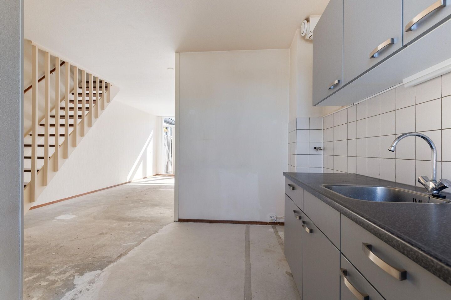 Tussenwoning te koop: Helmondstraat 73, Arnhem