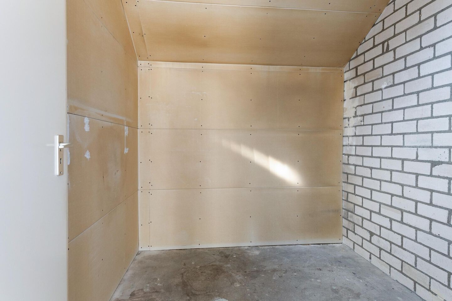 Tussenwoning te koop: Helmondstraat 73, Arnhem