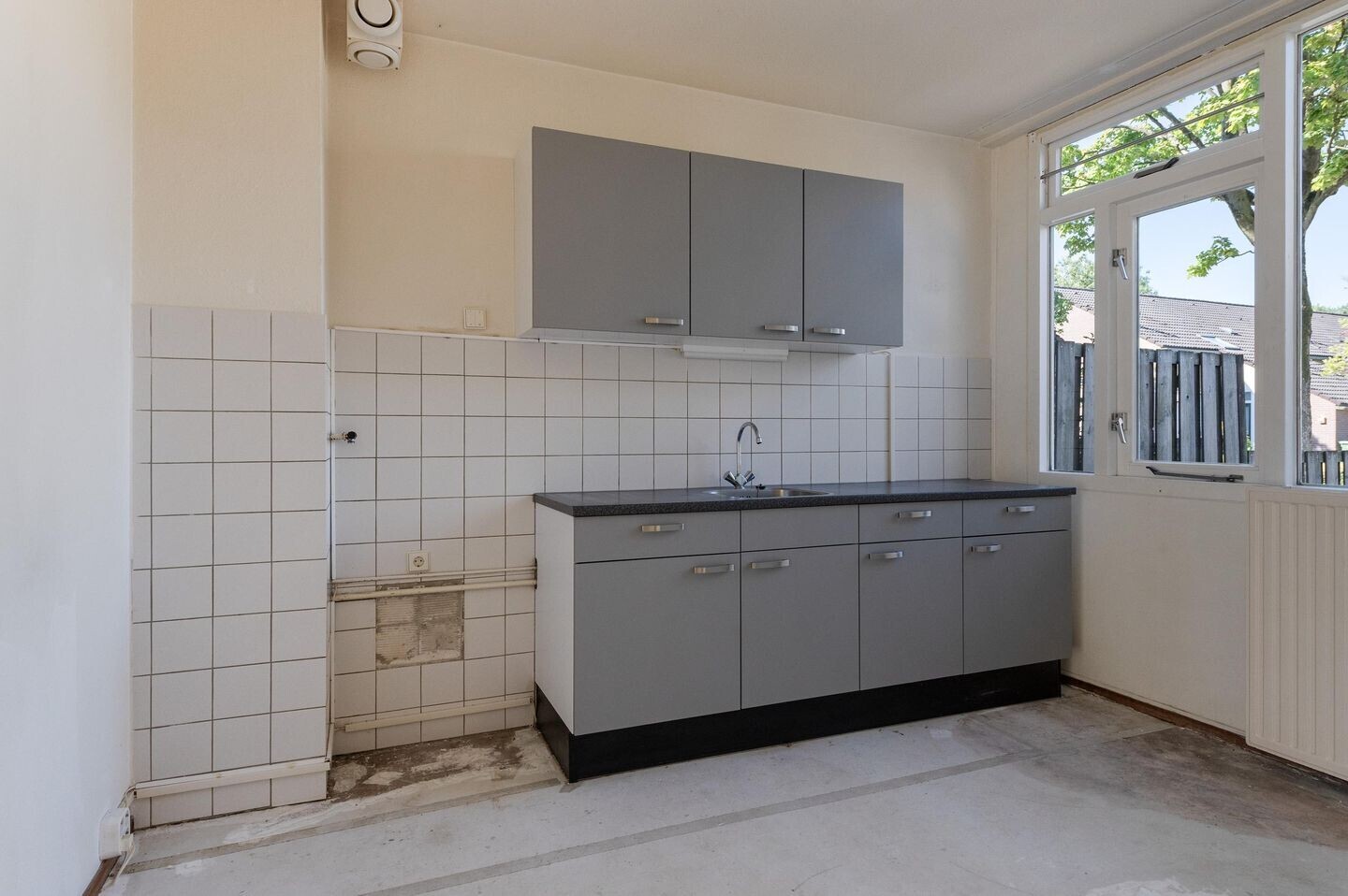 Tussenwoning te koop: Helmondstraat 73, Arnhem