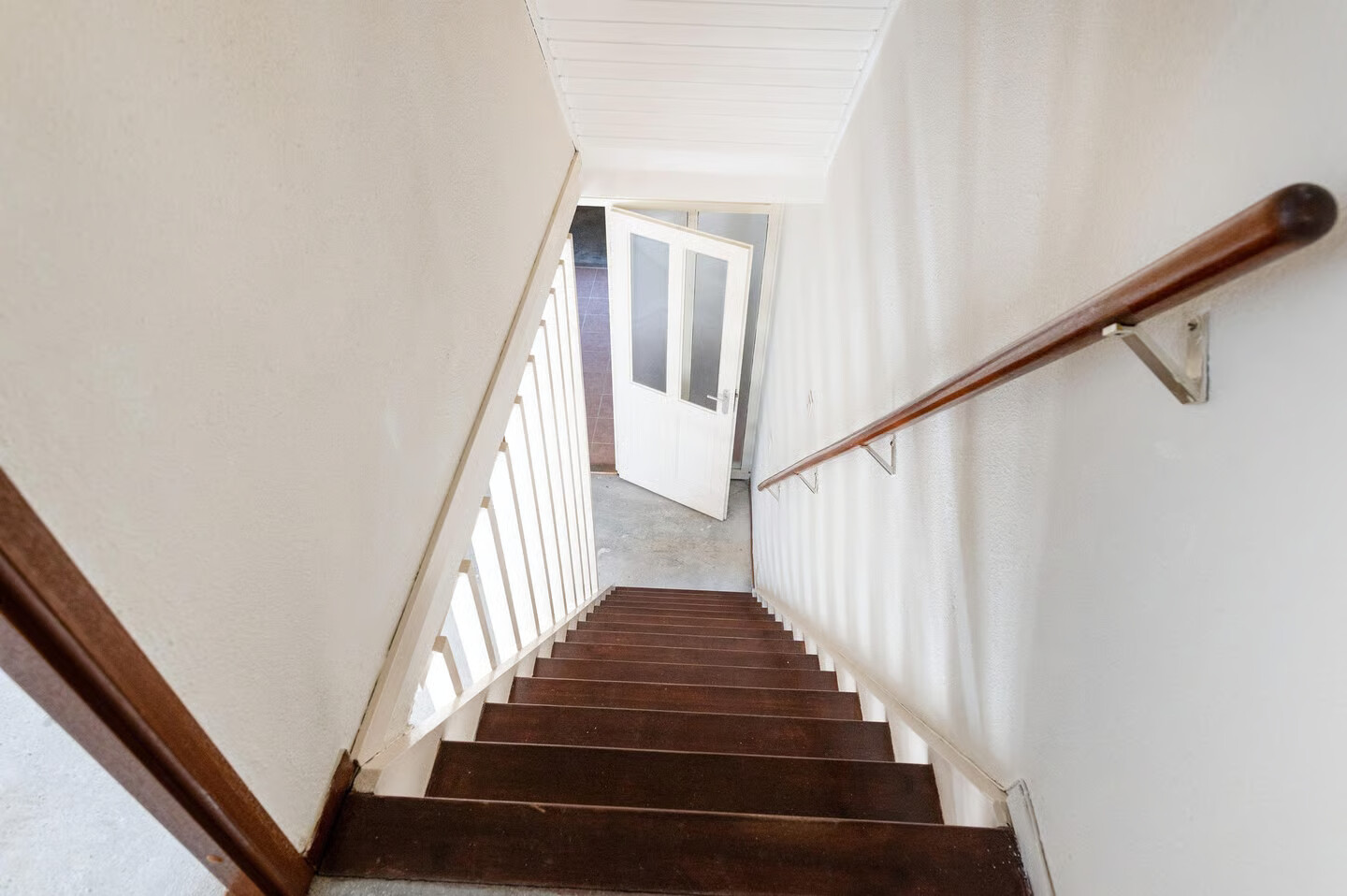 Tussenwoning te koop: Helmondstraat 73, Arnhem