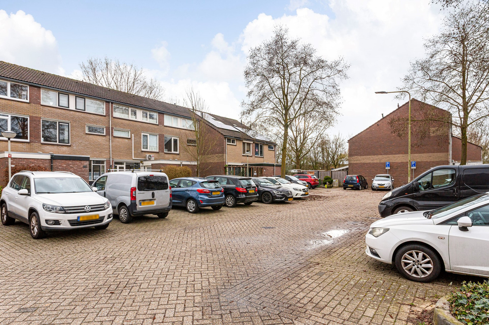 Tussenwoning te koop: Helmondstraat 66, Arnhem