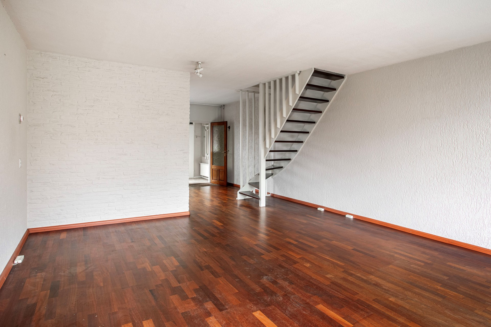 Tussenwoning te koop: Helmondstraat 66, Arnhem