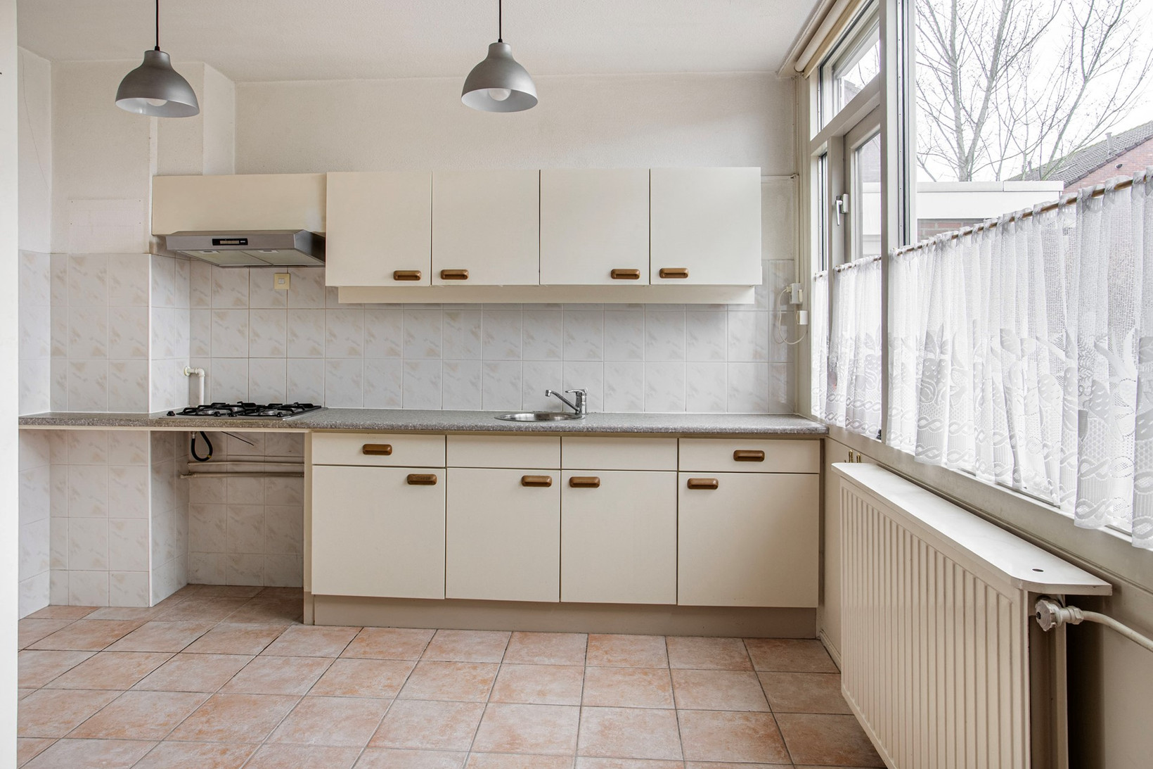 Tussenwoning te koop: Helmondstraat 66, Arnhem
