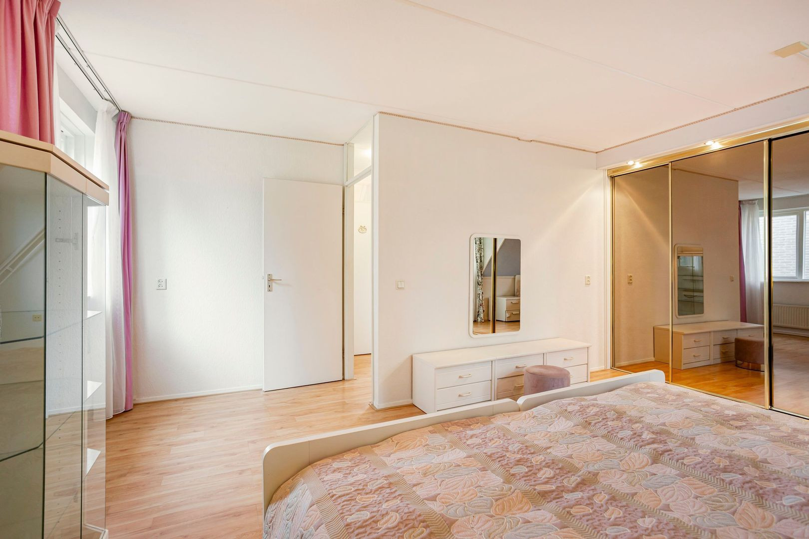 Hoekwoning te koop: Hoensbroekstraat 136, Arnhem