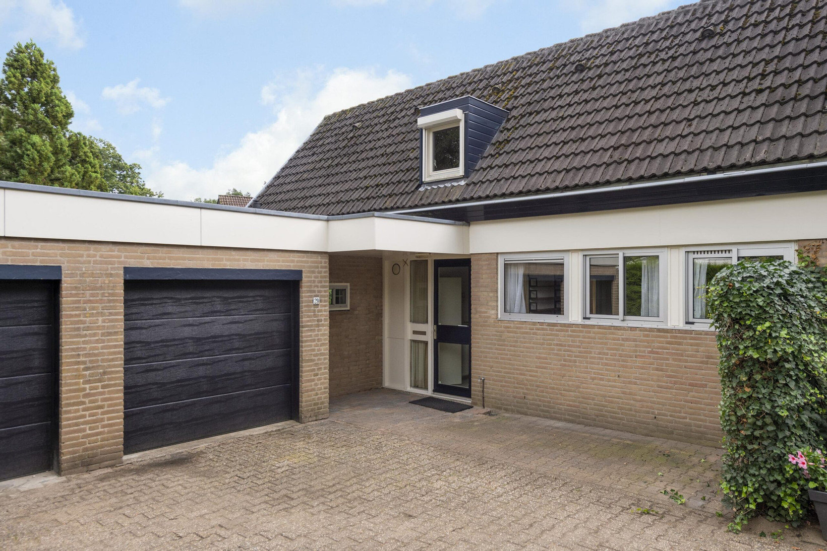 Twee-onder-één-kap te koop: Dopheidelaan 29, Heelsum