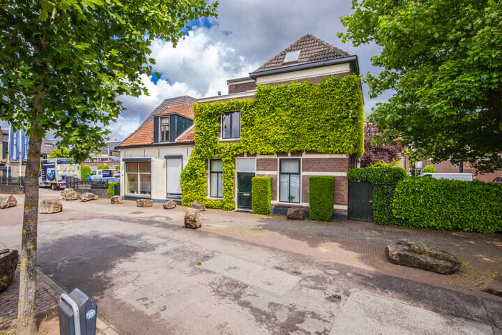 Twee-onder-één-kap te koop: Vlashofstraat 10, Velp