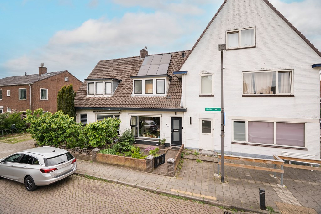 Tussenwoning te koop: IJsselstraat 57B, Velp