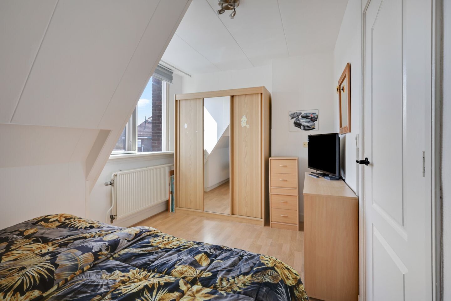 Twee-onder-één-kap te koop: Merwedestraat 5, Velp