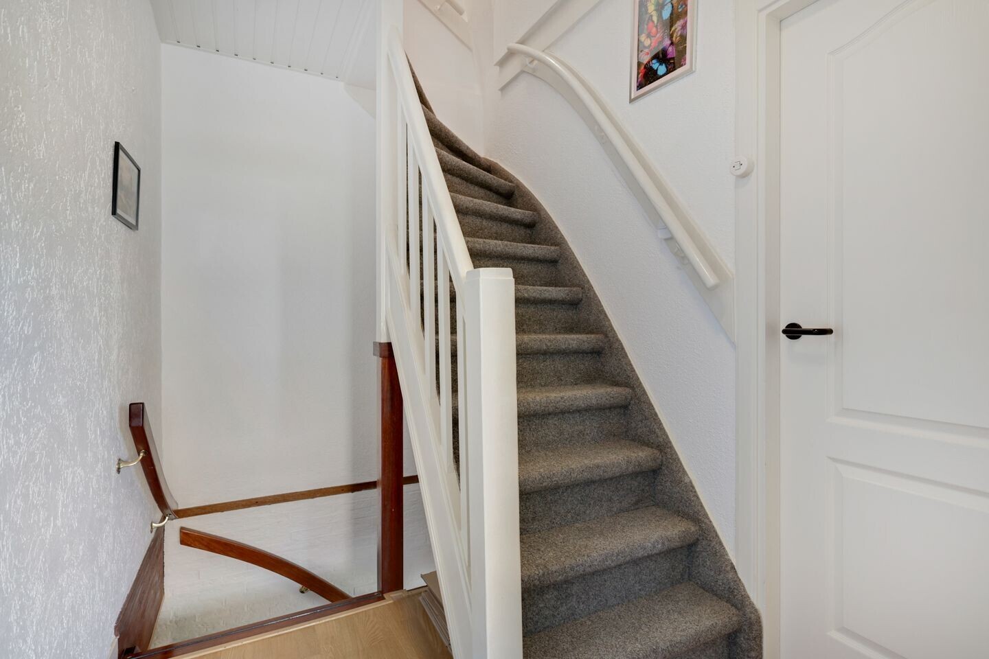 Twee-onder-één-kap te koop: Merwedestraat 5, Velp