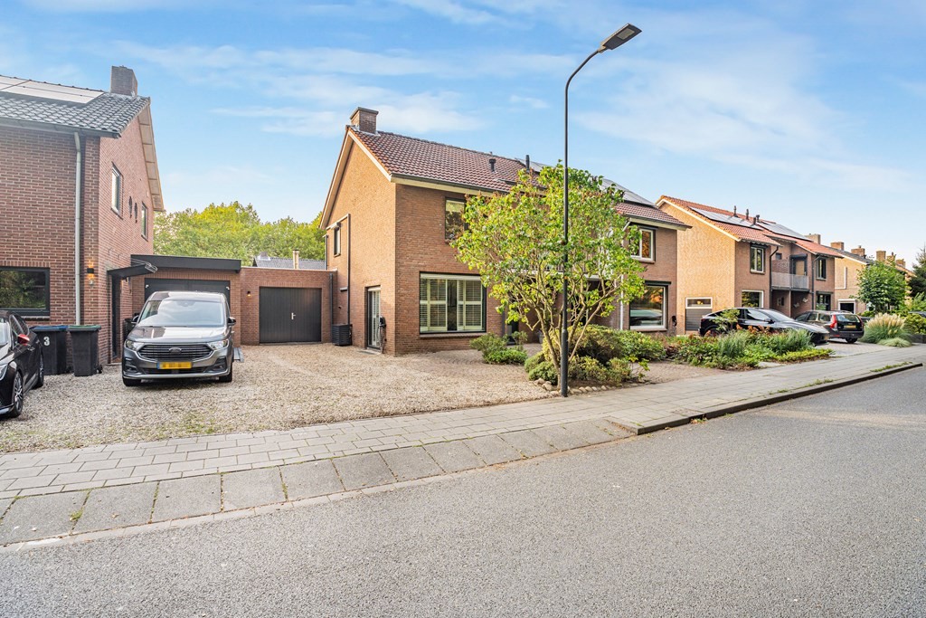 Twee-onder-één-kap te koop: Schievestraat 5, Zevenaar