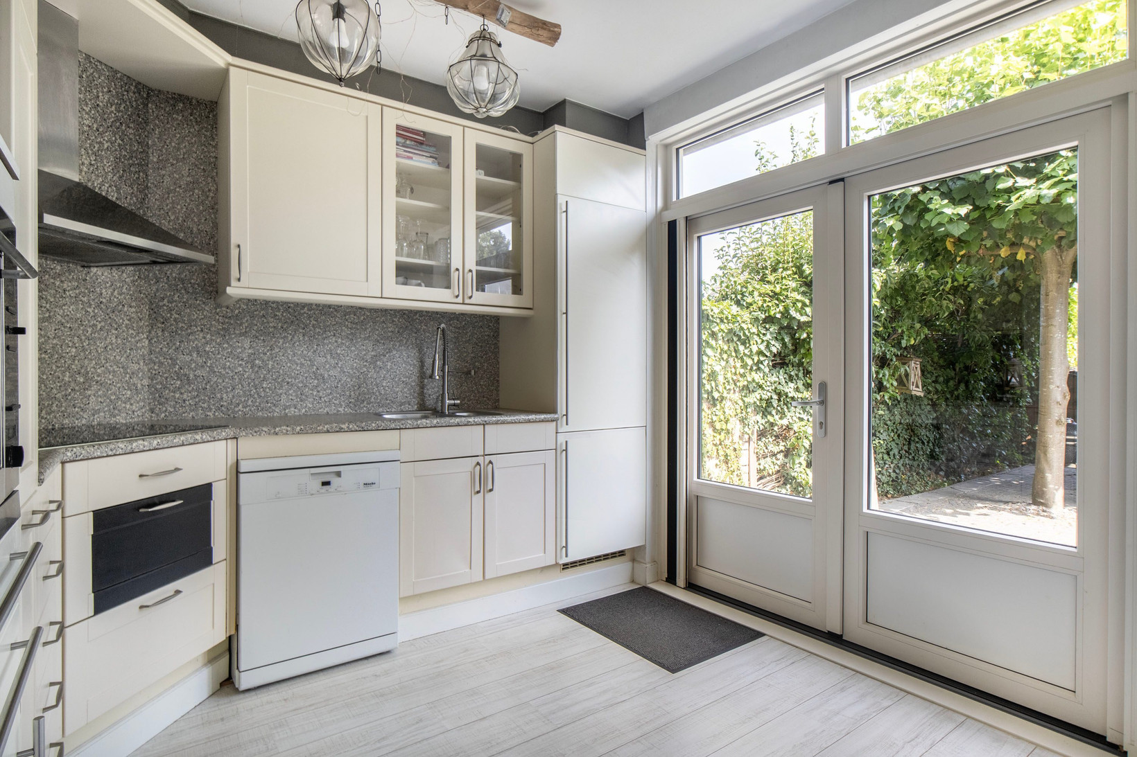 Tussenwoning te koop: Onder de Linden 4, Zevenaar