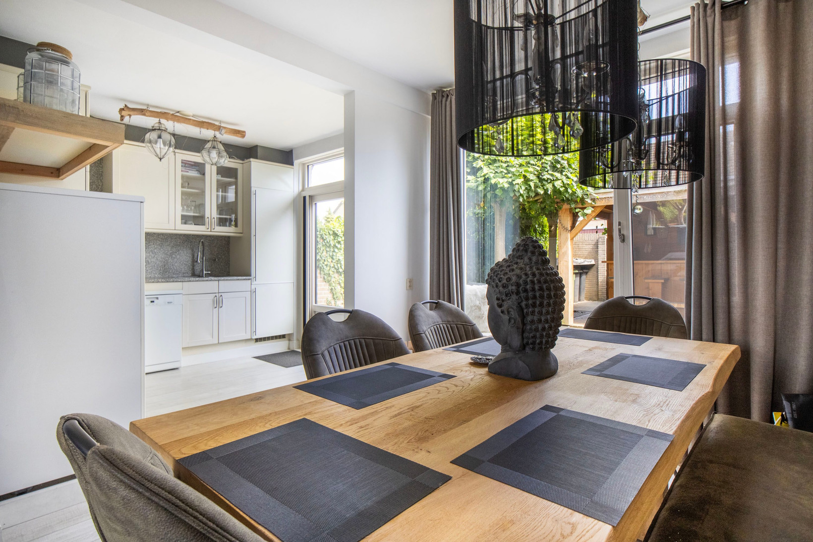 Tussenwoning te koop: Onder de Linden 4, Zevenaar