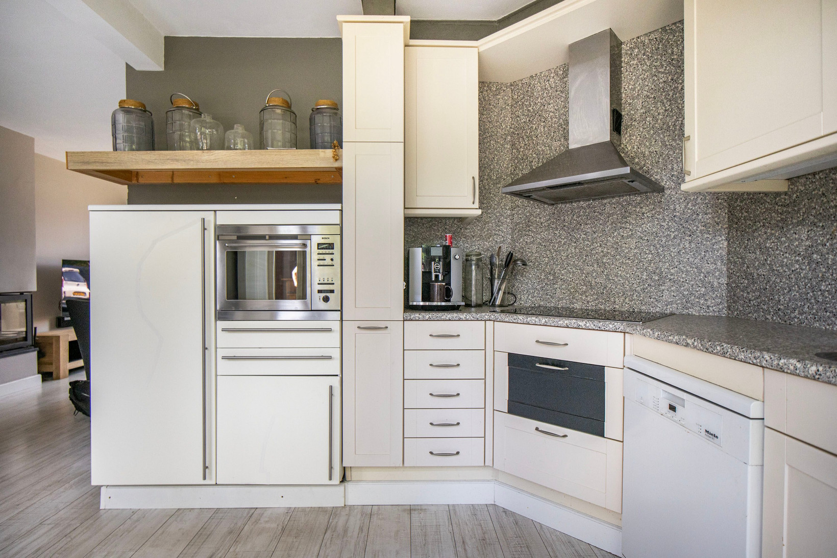 Tussenwoning te koop: Onder de Linden 4, Zevenaar