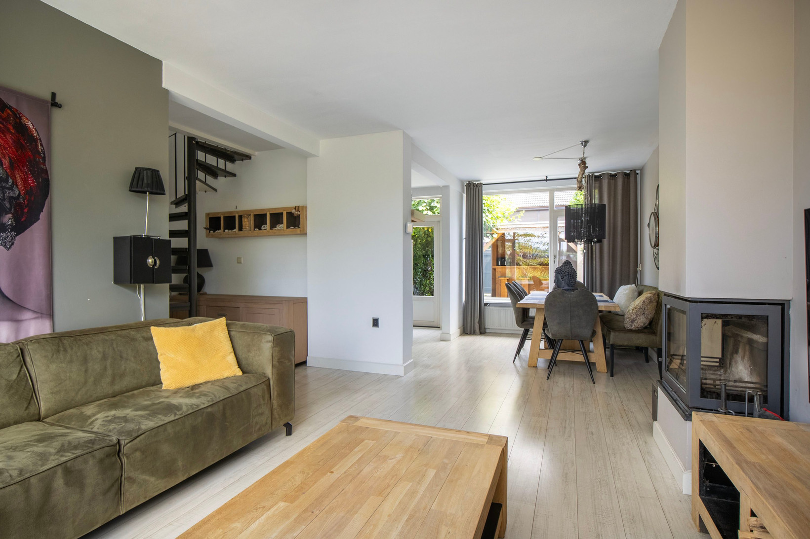 Tussenwoning te koop: Onder de Linden 4, Zevenaar