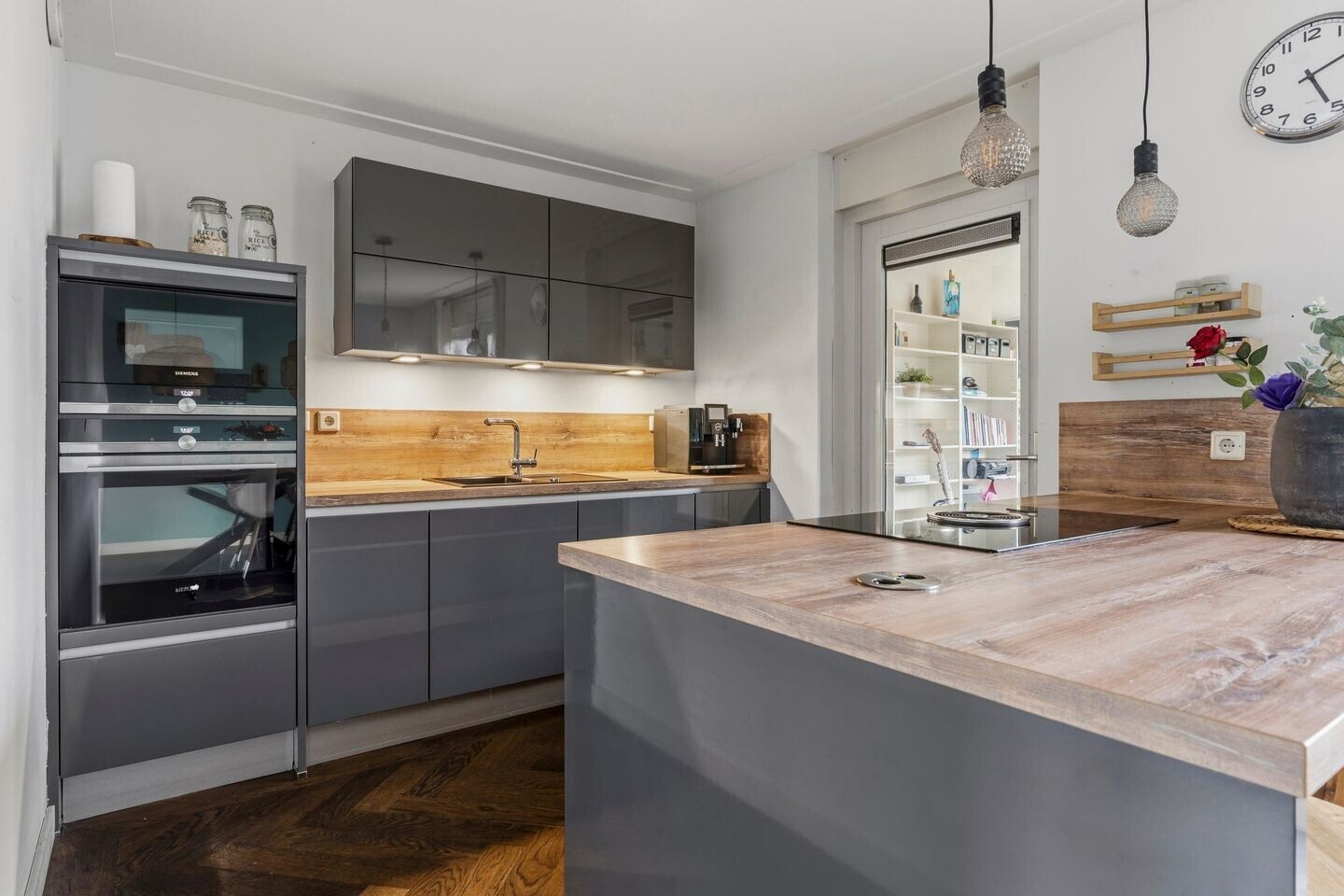 Hoekwoning te koop: De Lindenhof 13, Zevenaar