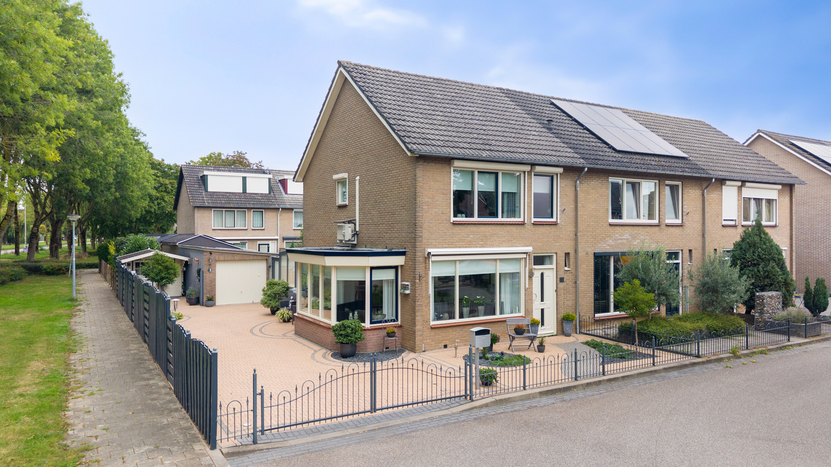 Hoekwoning te koop: Smetanastraat 12, Zevenaar