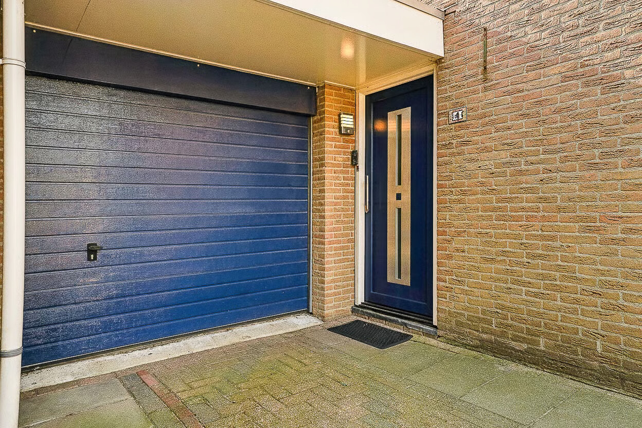 Tussenwoning te koop: Adenauerstraat 4, Zevenaar