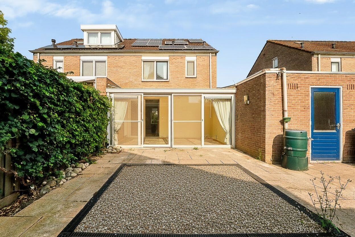 Tussenwoning te koop: Adenauerstraat 4, Zevenaar
