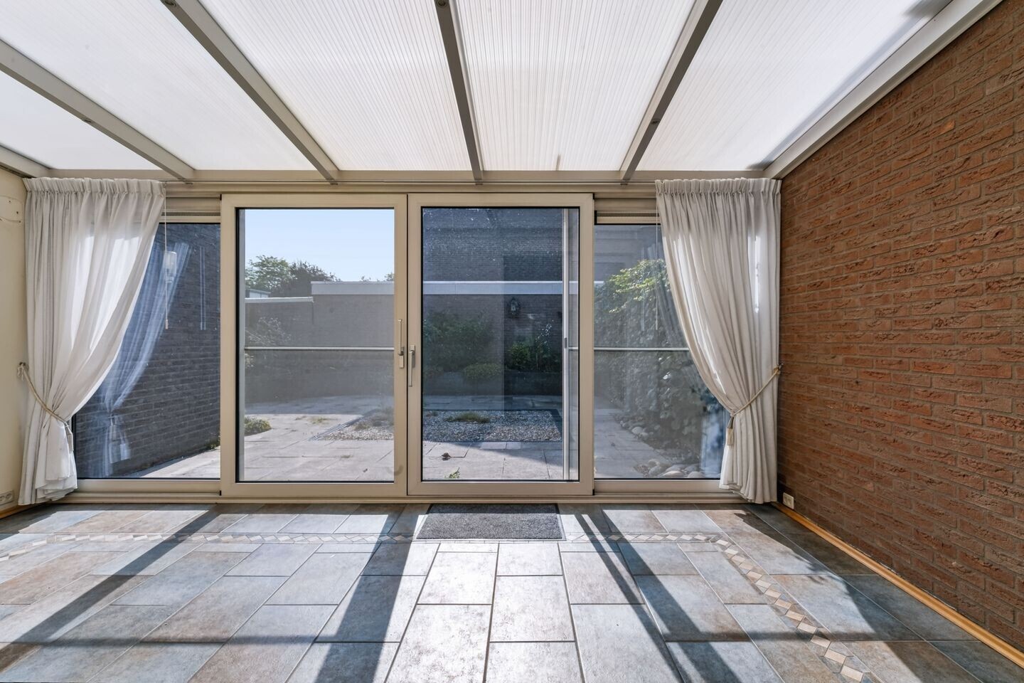 Tussenwoning te koop: Adenauerstraat 4, Zevenaar