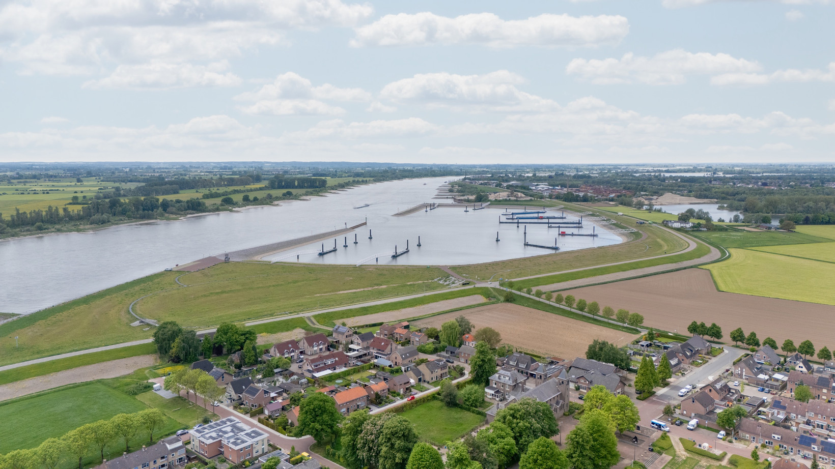 Tussenwoning te koop: Kerkstraat 14, Spijk