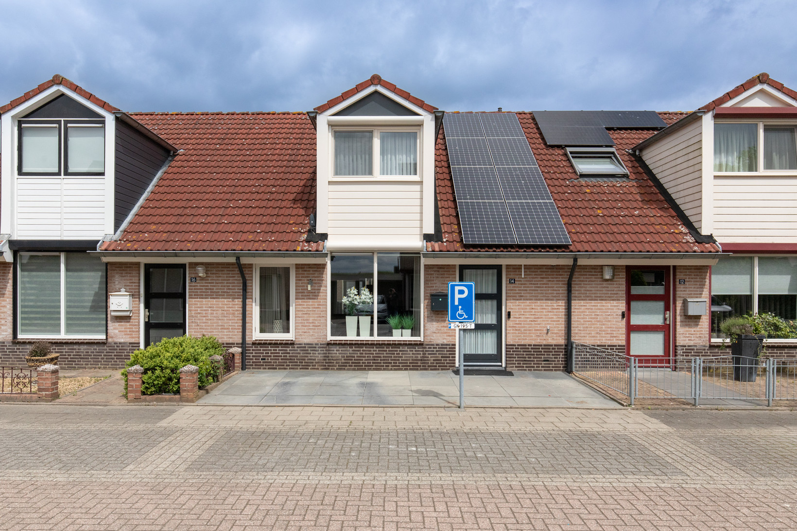 Tussenwoning te koop: Kerkstraat 14, Spijk