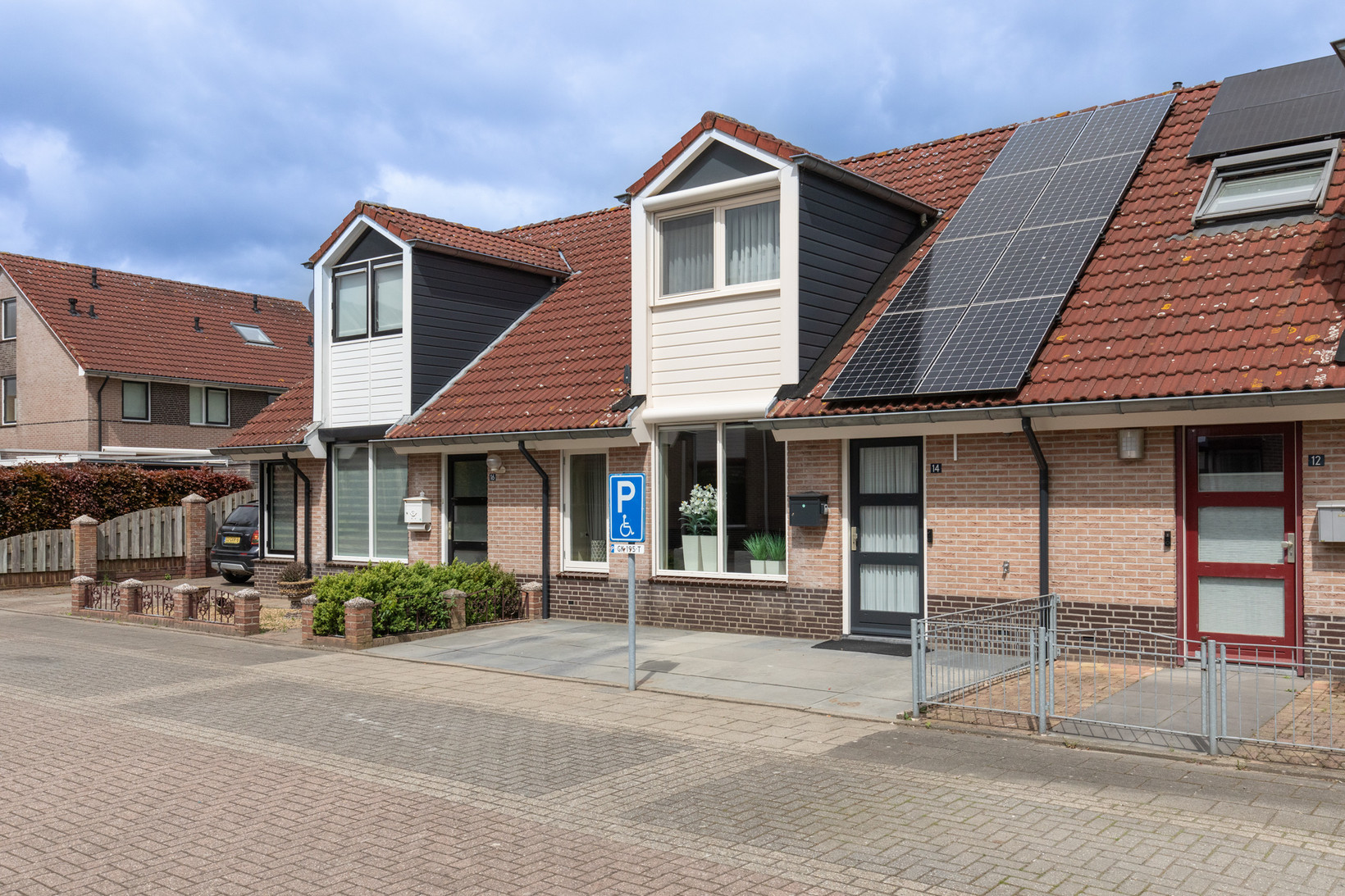 Tussenwoning te koop: Kerkstraat 14, Spijk