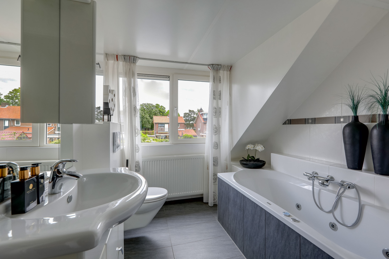 Tussenwoning te koop: Kerkstraat 14, Spijk