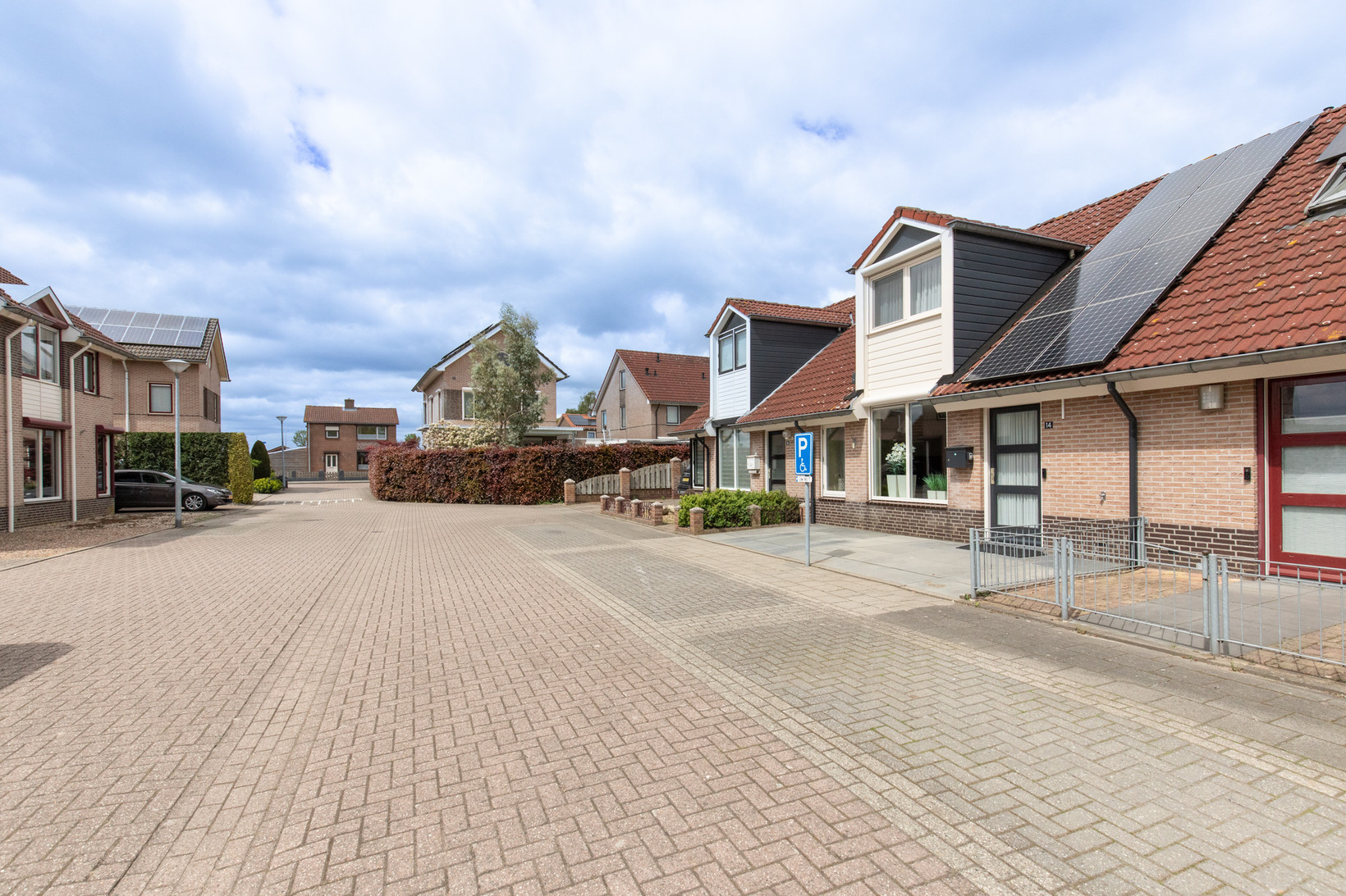 Tussenwoning te koop: Kerkstraat 14, Spijk