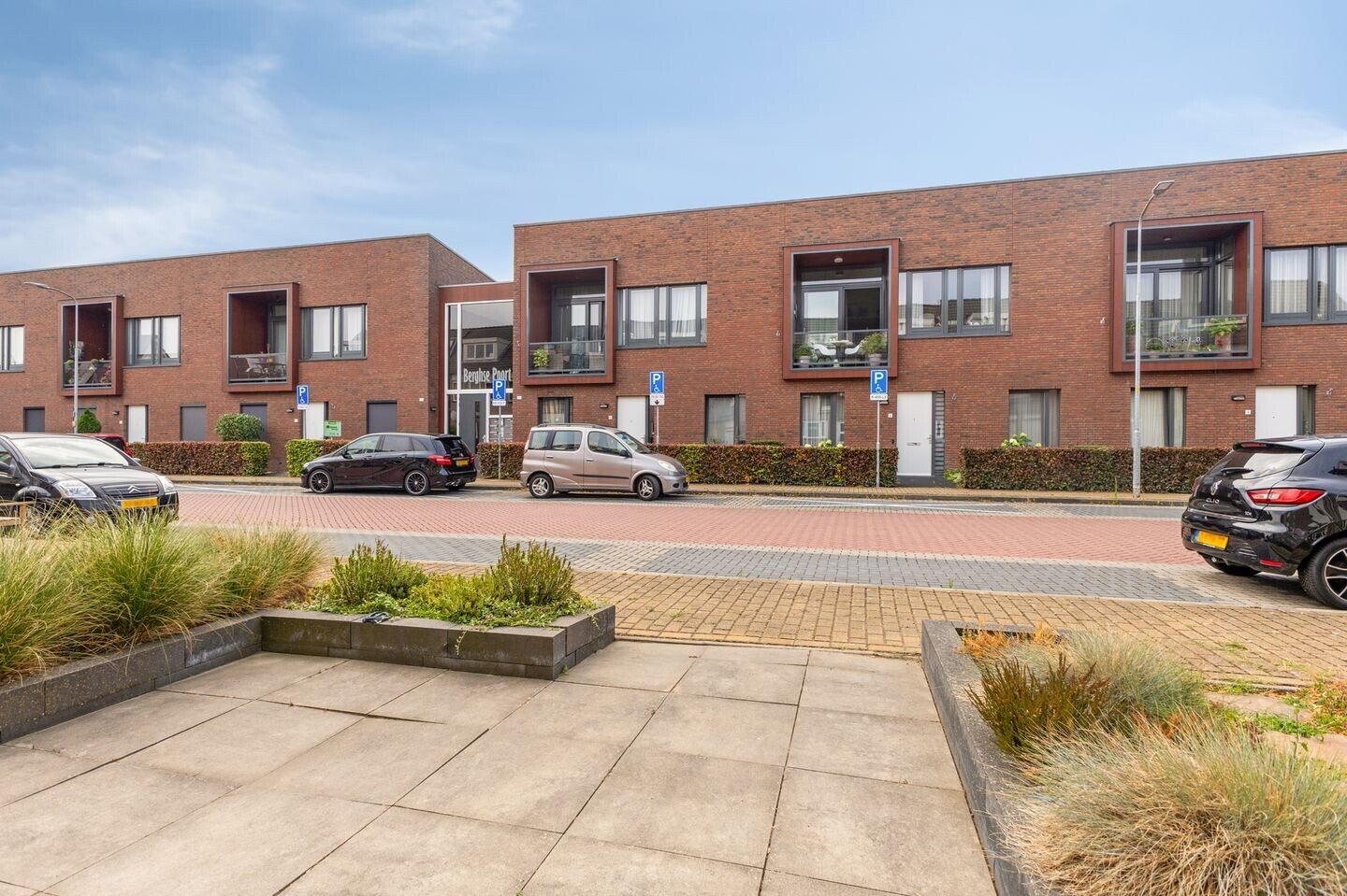 Tussenwoning te koop: Berghallee 11, Duiven