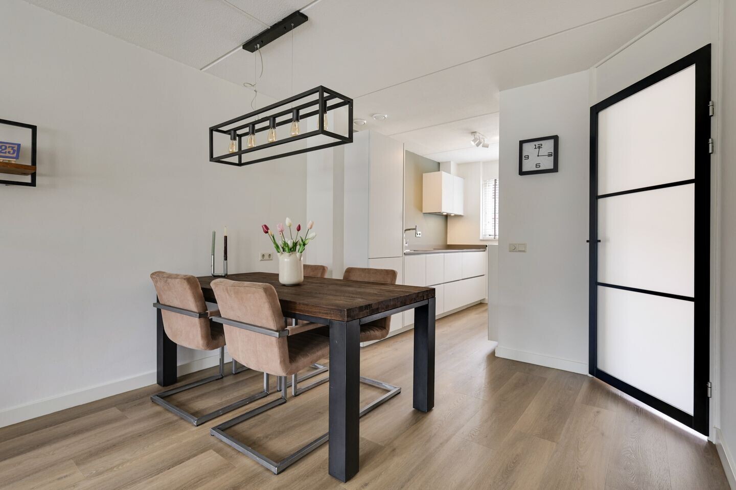 Tussenwoning te koop: Berghallee 11, Duiven