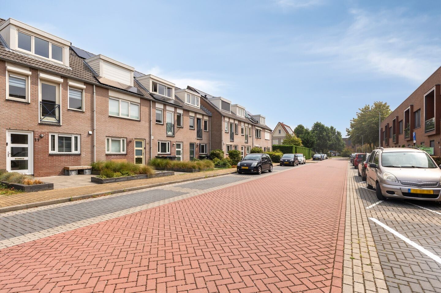 Tussenwoning te koop: Berghallee 11, Duiven
