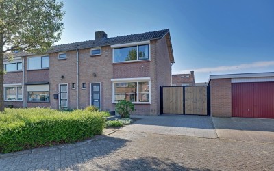 Steenstraat 2