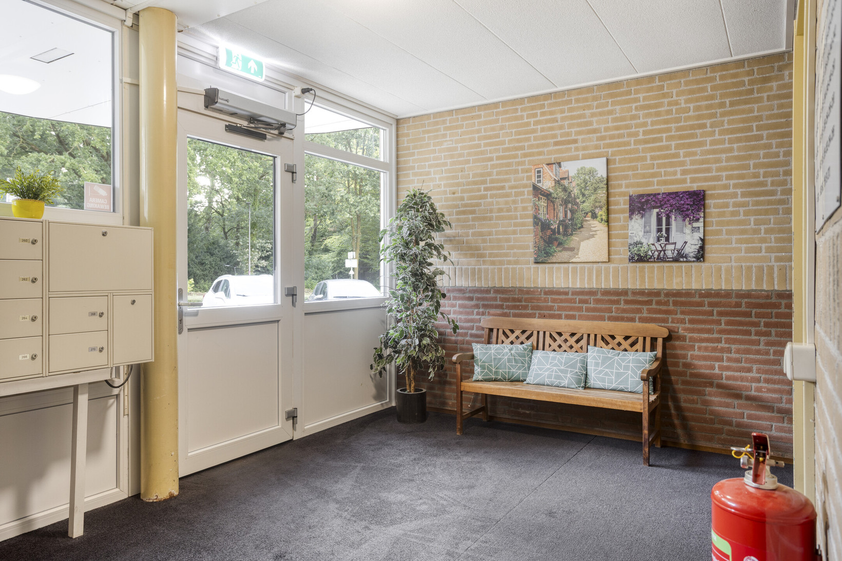Appartement te koop: Vogelplantsoen 242, Dieren