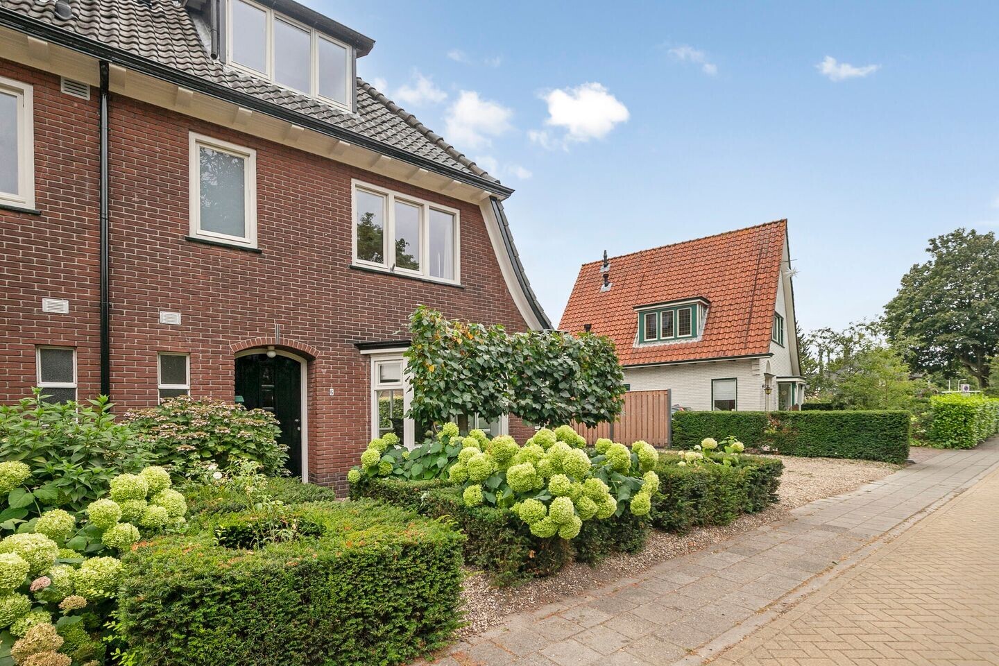 Twee-onder-één-kap te koop: Veldweg 6, Eerbeek
