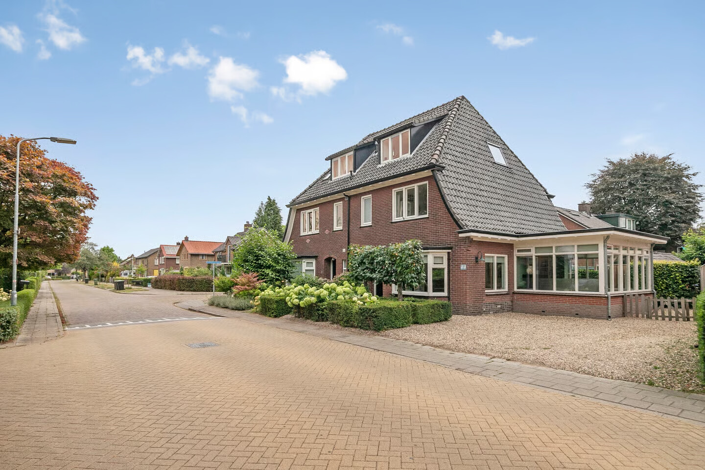 Twee-onder-één-kap te koop: Veldweg 6, Eerbeek